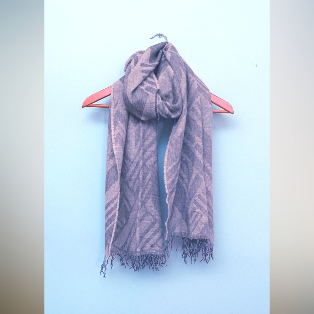Jigsaw Scarf with Fringe in Virgin Wool Light and Mid Gray OS